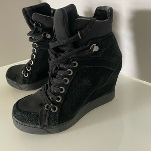 Wedged Guess suede sneaker-boots